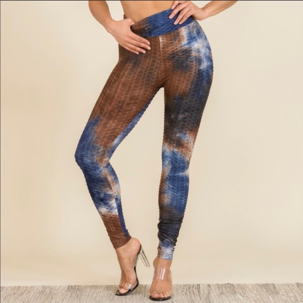 The Callie Dyed: Scrunch booty blue and brown leggings